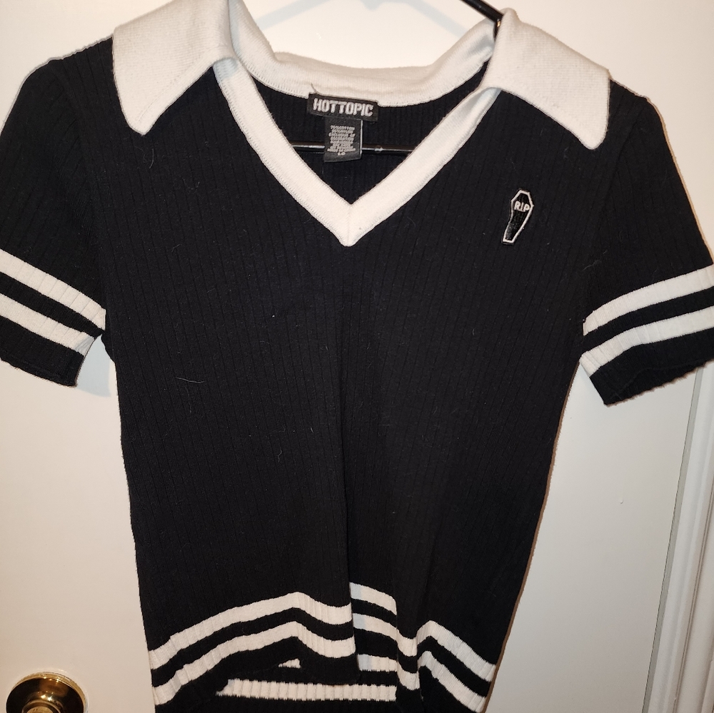 Hot Topic sweater, large